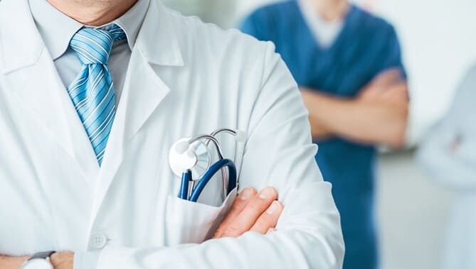 médico que trata problemas de potencia despois dos 50